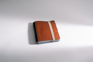 Taschenbegleiter A5 cognac Eisblau creme